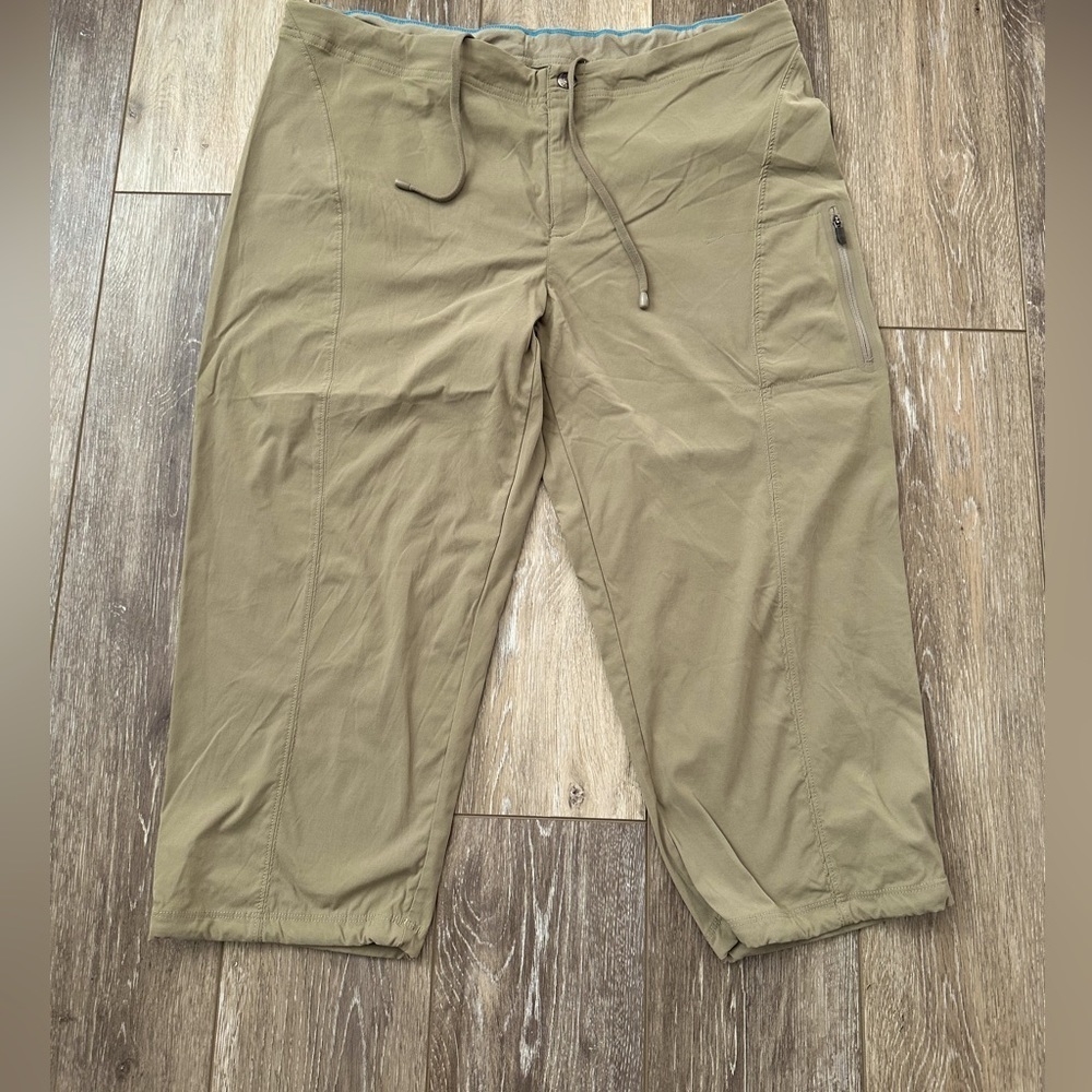 #4) Columbia sportswear Capri excellent condition.
